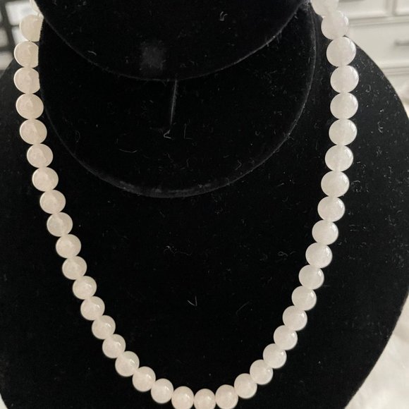 White jade bead necklace - Picture 2 of 7